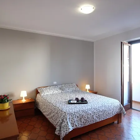 Isa Apartment *